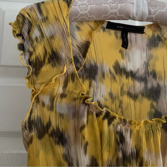 BCBG MaxAzria lightweight gauzy yellow top with small ruffle at front neckline - Picture 2 of 9